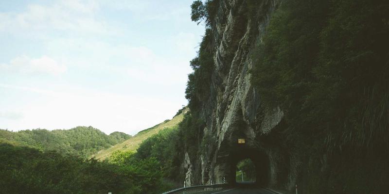 告别剧痛：子宫内膜异位症导致痛经的全面应对策略与妇科咨询指南